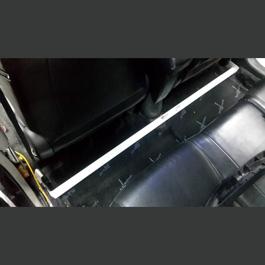  Bar de salle Ultra Racing à 2 points TOYOTA PRIUS C (NHP10) 1.5 2WD 2011-2021