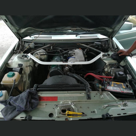  Barre anti-rapprochement Ultra Racing à 2 points VOLVO 240 200 SERIES 2.4 2WD 1983-1993