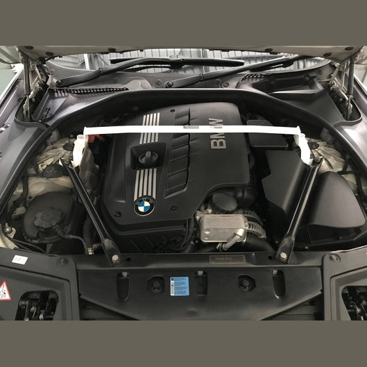  Barre anti-rapprochement Ultra Racing 2P BMW F10 (520i) 2.0TT 2WD 2011-2017