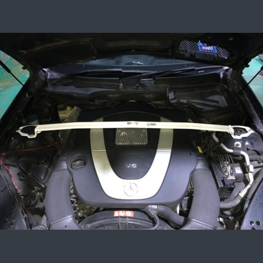  Barre anti-rapprochement Ultra Racing MERCEDES-BENZ R171 SLK200 2.0K 2WD 2004-2011