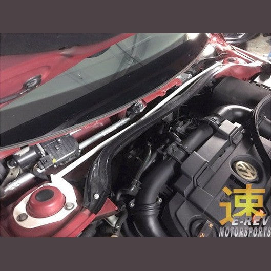  Barre anti-rapprochement Ultra Racing pour conduite à droite VOLKSWAGEN GOLF GTI 5TH GEN MK5/A5 (TYP 1K) 2.0 TSI 2WD 2003-2010