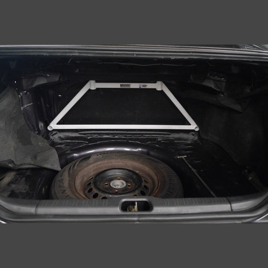  Barre anti-rapprochement arrière 4 points Ultra Racing TOYOTA COROLLA 8TH GEN (AE111) 1.6 2WD SEDAN 1995-2002