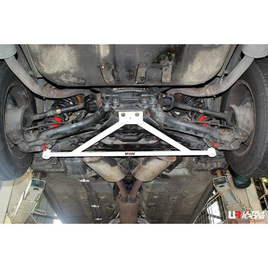  Barre anti-rapprochement arrière inférieure 3 points Ultra Racing JAGUAR XJ8 (X308) 4.0 2WD 1998-2003