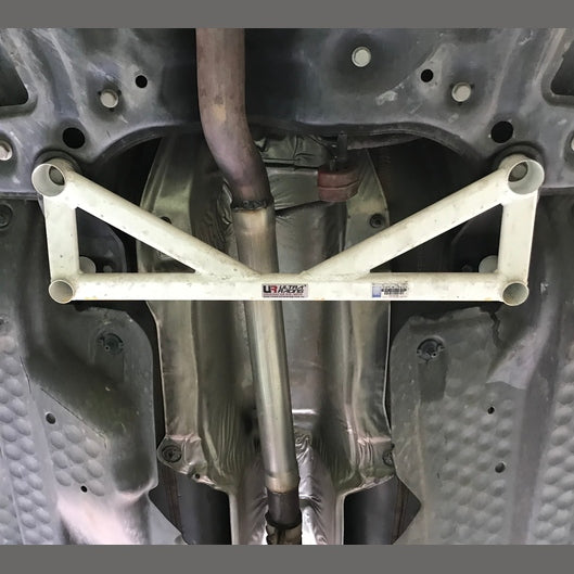  Barre anti-rapprochement avant Ultra Racing AUDI A1 (8X) 1.4 TFSI 2WD 2010-2018