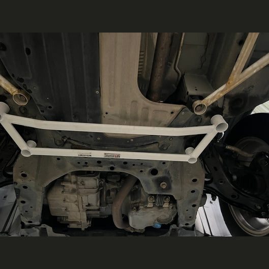  Barre anti-rapprochement avant en H à 4 points Ultra Racing HONDA CR-V 4TH GEN (RM1/3/4) 2.0 4WD 2011-2018