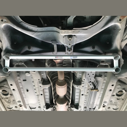  Barre anti-rapprochement avant en H à 4 points Ultra Racing SCION XD (XP110) 1.8 2WD 2008-2014