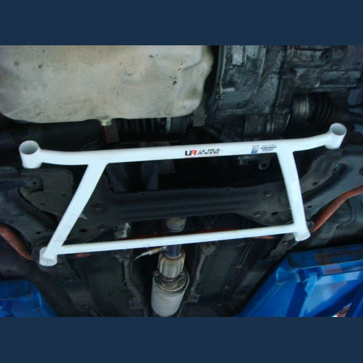  Barre anti-rapprochement avant en H à 4 points Ultra Racing VOLKSWAGEN GOLF GTI 2ND GEN MK2/A2 (TYP 19E) 1.8 2WD 1983-1992