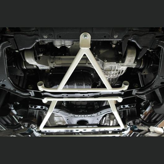  Barre anti-rapprochement avant inférieure 3 points Ultra Racing NISSAN NAVARA 3RD GEN (D23) 2.5D 4WD 2014+