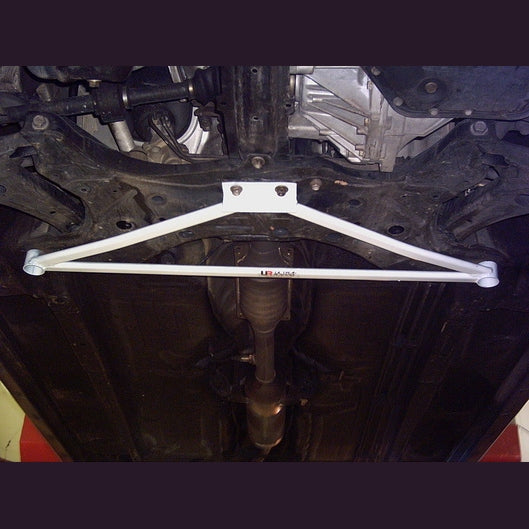  Barre anti-rapprochement avant inférieure 3 points Ultra Racing TOYOTA AXIO (E140) NARROW-BODY 1.5 2006-2012