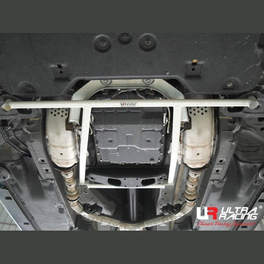 Barre anti-rapprochement avant inférieure à 4 points Ultra Racing INFINITI Q70 (Y51) 2.5 V6 2WD 2013-2019