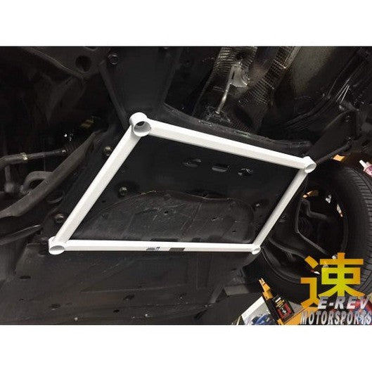  Barre anti-rapprochement avant inférieure à 4 points Ultra Racing NISSAN QASHQAI 2ND GEN (J11) 1.6 2WD 2013+
