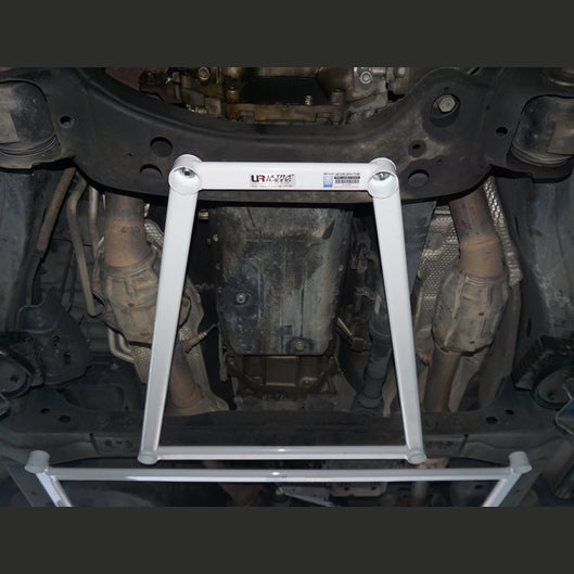  Barre anti-rapprochement avant inférieure à 4 points Ultra Racing TOYOTA LAND CRUISER (J200) 4.5D V8 4WD 2007-2021