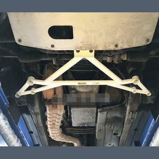  Barre anti-rapprochement avant inférieure à 7 points Ultra Racing TOYOTA ALTEZZA (XE10/AS200/IS200) 2.0 1998-2005