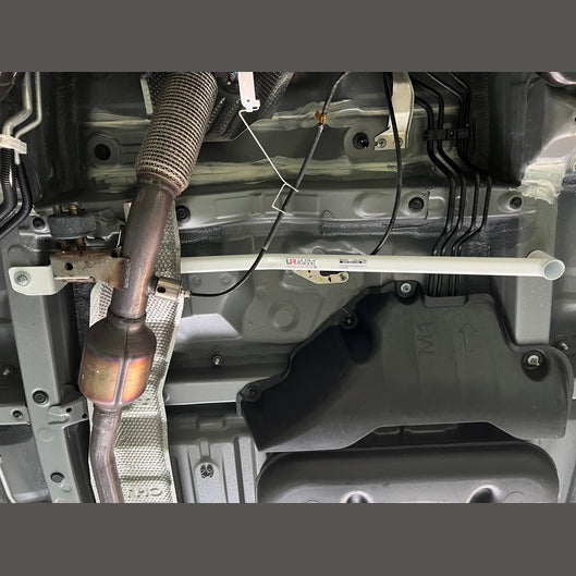  Barre anti-rapprochement inférieure Ultra Racing UR-ML2-4461 pour TOYOTA INNOVA ZENIX TOYOTA INNOVA ZENIX 3RD GEN (AG10) 2.0 2WD 2022+