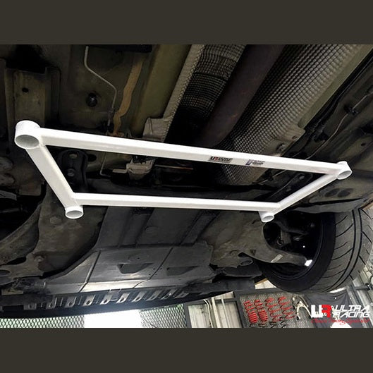  Barre anti-rapprochement inférieure avant Ultra Racing RENAULT MEGANE III RS 265 2.0T 2WD 2012-2013