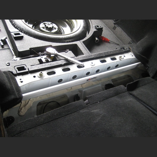  Barre anti-rapprochement supérieure arrière 2 points Ultra Racing TOYOTA CALDINA 3RD GEN (T240) 2.0ZT 2WD NATURALLY-ASPIRATED 2002-2007