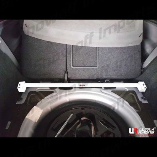 Barre anti-rapprochement supérieure arrière Ultra Racing 2P VOLKSWAGEN GOLF GTI 5TH GEN MK5/A5 (TYP 1K) 2.0 TSI 2WD 2003-2010