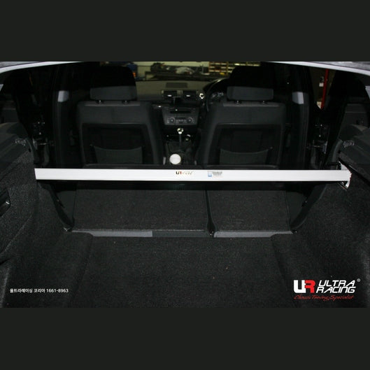  Barre anti-rapprochement supérieure arrière Ultra Racing BMW E82 (135i) 3.0TT 2WD COUPE 2007-2013