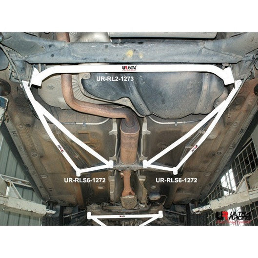  Barre de liaison inférieure arrière à 2 points Ultra Racing VOLKSWAGEN GOLF GTI 4TH GEN MK4/A4 (TYP 1J) 1.8 TSI 2WD 1997-2004