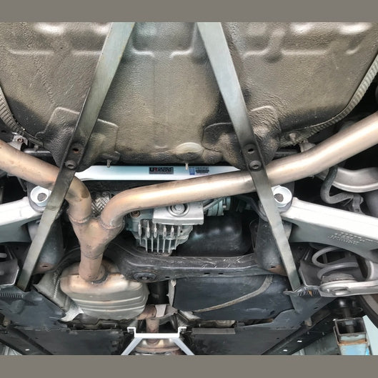  Barre de liaison inférieure arrière Ultra Racing AUDI A4 B8 (TYP 8K) 2.0 TFSI 2WD 2008-2016
