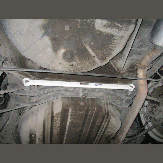  Barre de liaison inférieure arrière Ultra Racing NISSAN BLUEBIRD (U12) 1.8 2WD 1987-1992