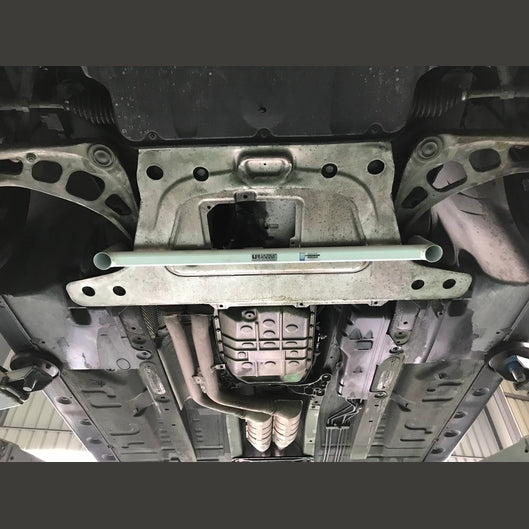  Barre de liaison inférieure avant Ultra Racing BMW E46 (318i) 1.9 2WD 1997-2006
