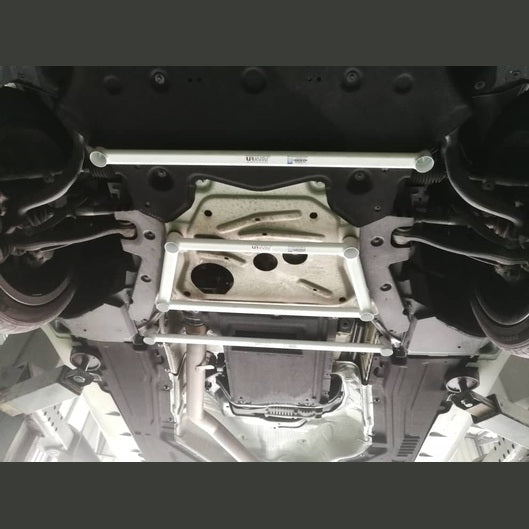  Barre de liaison inférieure avant Ultra Racing BMW E70 (X5) 3.0 4WD 2007-2013