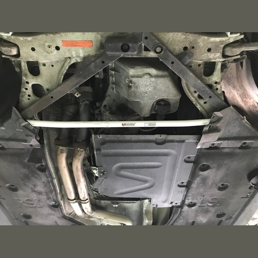  Barre de liaison inférieure avant Ultra Racing BMW E90 (320i) 2.0 2WD 2004-2013