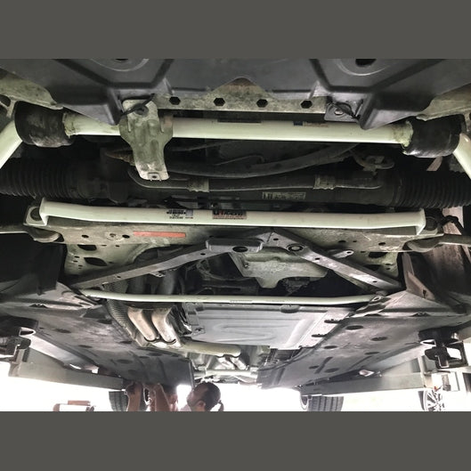  Barre de liaison inférieure avant Ultra Racing BMW E92 (328i) 2.8 2WD COUPE 2006-2013