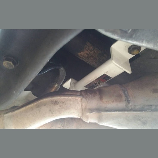  Barre de renfort inférieure moyenne Ultra Racing 2P MERCEDES-BENZ W202 C200 2.0 2WD 1993-2000