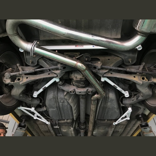  Barre de torsion arrière à 2 points Ultra Racing TOYOTA CALDINA 3RD GEN (T240) 2.0T GT4 4WD 2002-2007