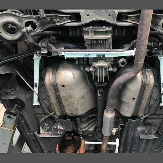  Barre inférieure arrière 2 points Ultra Racing MAZDA CX-7 2.3 4WD 2006-2012