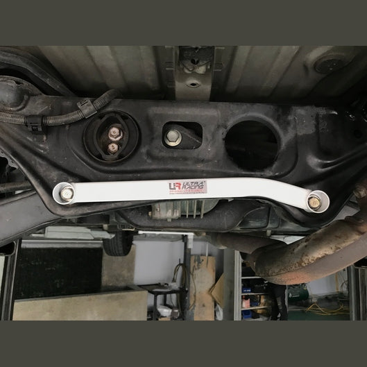  Barre inférieure arrière 2 points Ultra Racing TOYOTA WISH 2ND GEN (AE20) 1.8 4WD 2009-2017