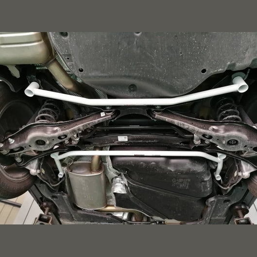  Barre inférieure arrière 2 points Ultra Racing VOLKSWAGEN PASSAT B8 (TYP 3G) 1.8 TSI 2WD 2015-2022