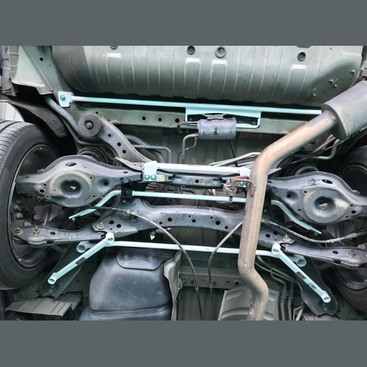  Barre inférieure arrière 3 points Ultra Racing NISSAN ELGRAND 3RD GEN (E52) 3.5 V6 2WD 2010+