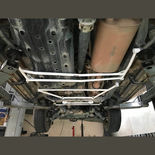  Barre inférieure arrière 4 points Ultra Racing TOYOTA LAND CRUISER PRADO 4TH GEN (J150) 2.7P 4WD 2009+