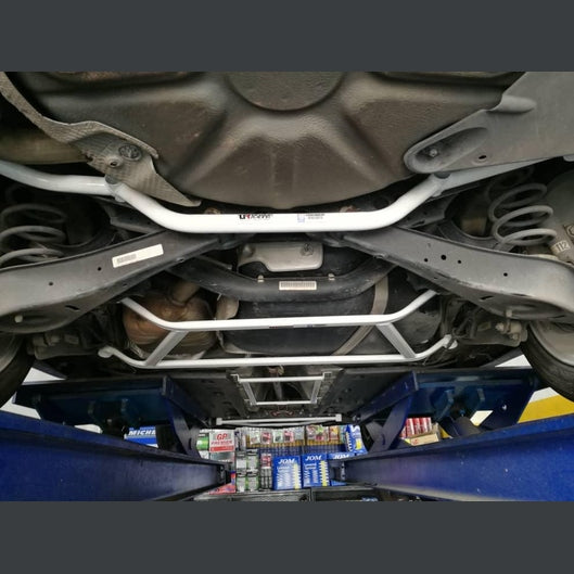  Barre inférieure arrière 4 points Ultra Racing VOLKSWAGEN JETTA 5TH GEN A5 (TYP 1K) 1.4 TSI 2WD FRONT STEEL SUBFRAME 2006-2010