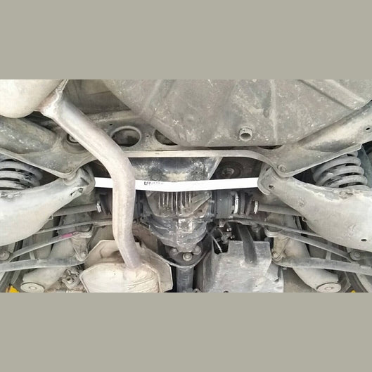  Barre inférieure arrière Ultra Racing 2P MERCEDES-BENZ W140 S320 3.2 2WD 1991-1998