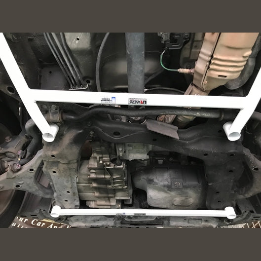  Barre inférieure avant à 2 points Ultra Racing HONDA CR-V 2ND GEN (RD4-9) 2.0 4WD 2002-2006