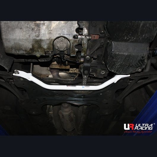  Barre inférieure avant Ultra Racing 2P AUDI TT MK1(TYPE 8N) 1.8T 2WD 1998-2006