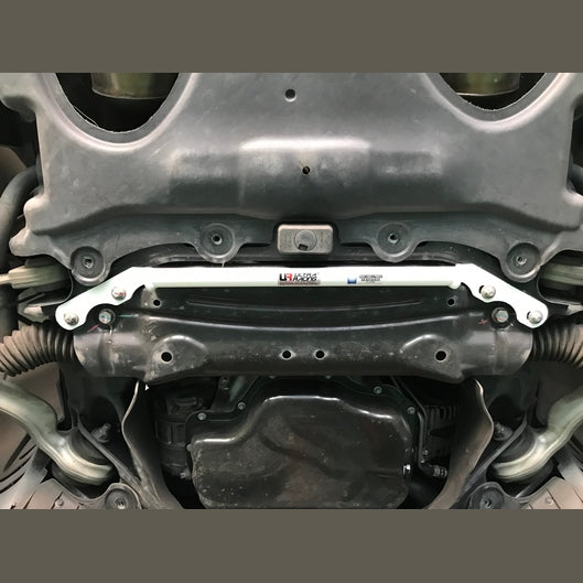  Barre inférieure avant Ultra Racing 2P MERCEDES-BENZ W221 S350 3.5 V6 2WD 2005-2013