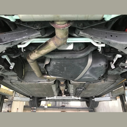 Barres latérales inférieures arrière Ultra Racing 2x 2 points AUDI A3 (TYP 8P) 2.0 FSI 2WD 2003-2013