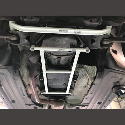  Renfort inférieur avant Ultra Racing 4P MERCEDES-BENZ W211 E200K 2.0K 2WD 2002-2009